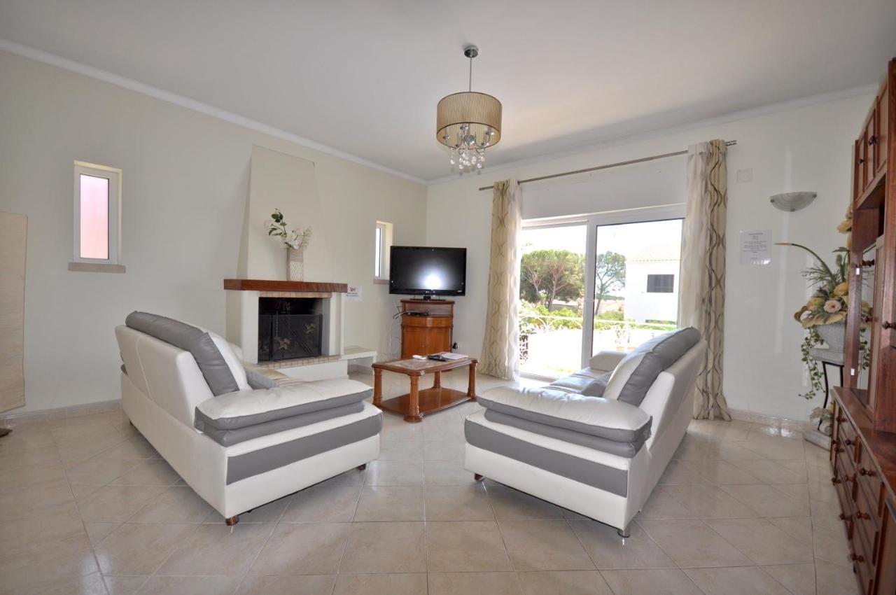 Well-Appointed Villa Is Situated In The Popular Resort Of Vilamoura Картейра Экстерьер фото