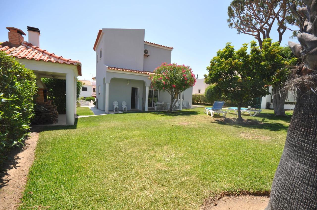 Well-Appointed Villa Is Situated In The Popular Resort Of Vilamoura Картейра Экстерьер фото