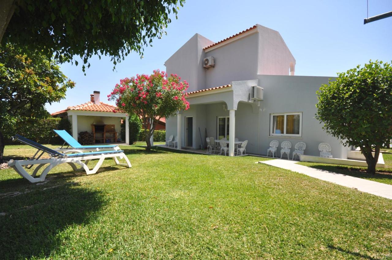 Well-Appointed Villa Is Situated In The Popular Resort Of Vilamoura Картейра Экстерьер фото