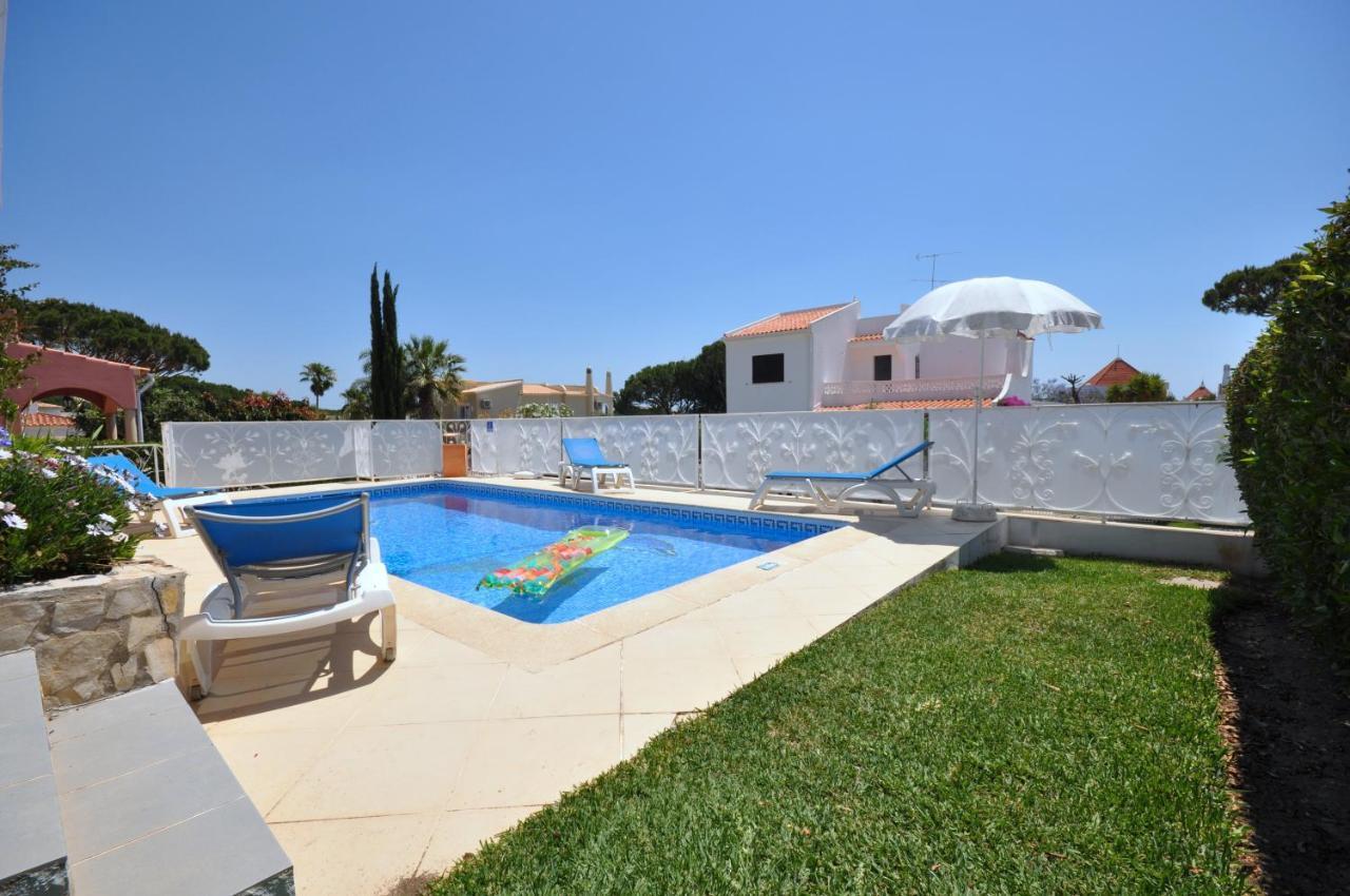 Well-Appointed Villa Is Situated In The Popular Resort Of Vilamoura Картейра Экстерьер фото